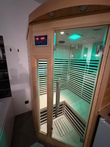 a walk in shower with a glass door in a room at Spa, chill & centre-ville in Vichy