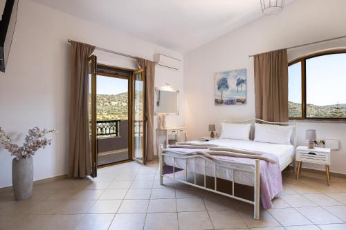 Ένα ή περισσότερα κρεβάτια σε δωμάτιο στο Villa Leondis