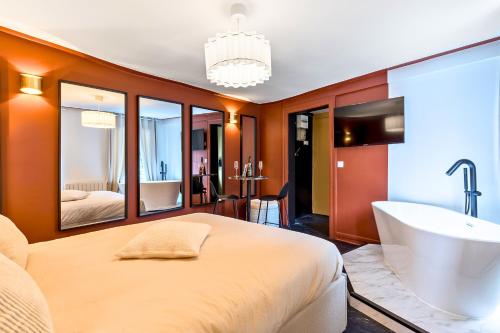 Postel nebo postele na pokoji v ubytování La Luxury - HyperCentre - Baignoire confort - Ambiance 5 étoiles
