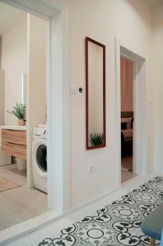 Ένα μπάνιο στο Designer Seafront Stay - 2 Bed