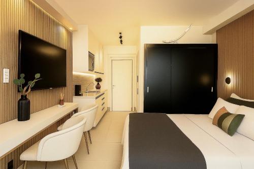 a bedroom with a black and white bed and two white chairs at Otima localizacao metro Sacoma Aeroporto Congonhas Av Paulista Great location 80m subway near Av Paulista and Congonhas Airport Smart TV 50 free channels 600gb WiFi Pool Gym in Sao Paulo