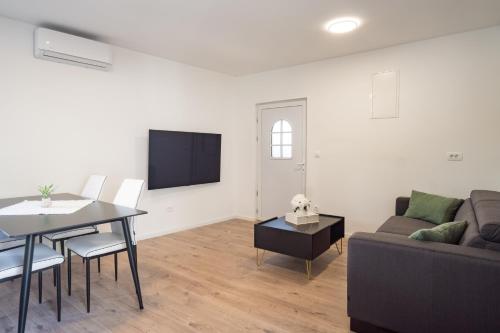 Rocky Apartment