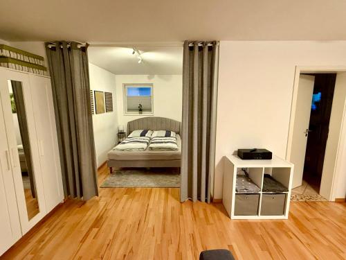 a bedroom with a bed in a room at Maisonette-Apartment-mit Glassfaseranschluss in Brüggen