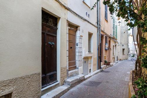 Charming 3-Room Old Antibes