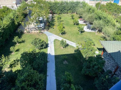 Jardín al aire libre en Hotel Vila C plus plus