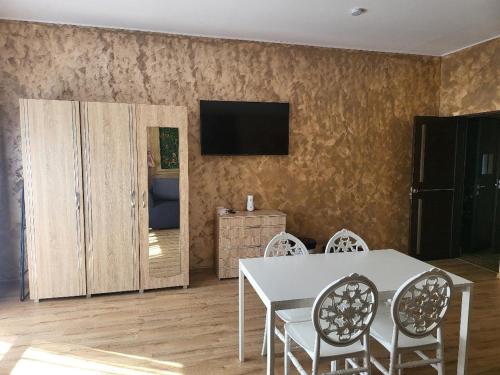 a dining room with a white table and chairs at Casa Ratiu 3 Stele Airport Bucharest Therme Bucharest in Baloteşti