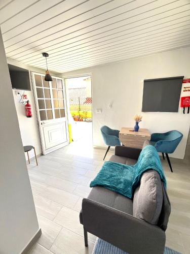 Μια τηλεόραση ή/και κέντρο ψυχαγωγίας στο Home Thomas