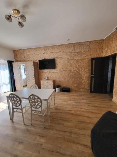 a living room with a white table and two chairs at Casa Ratiu 3 Stele Airport Bucharest Therme Bucharest in Baloteşti