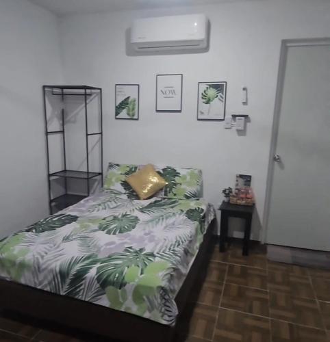 Una cama o camas en una habitación de Departamentos Tk