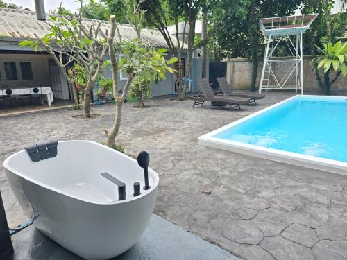 Kolam renang di atau dekat dengan City Life Private Pool Villa