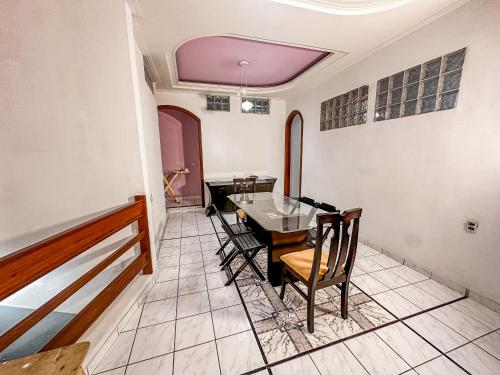 a dining room with a table and chairs at Casa Araçás in Vila Velha