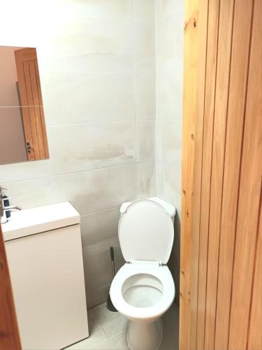Bagno di Rooms in Manchester 6 minutes Drive to Victoria Station