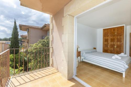 Camera con balcone e letto. di La Paloma a Palafrugell