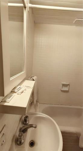 Un baño de Cómodo depto las leñas