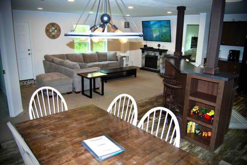 a living room with a table and chairs and a couch at Hidden meadow in Pullman