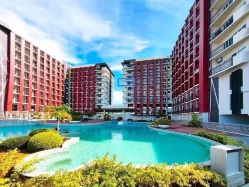 Der Swimmingpool an oder in der Nähe von Primeworld District Condoresort 15mins2airport