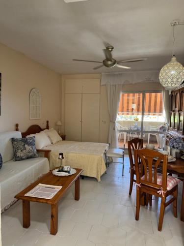Benalbeach Beauty- Sunny studio with ocean views, balcony, and windows in every room
