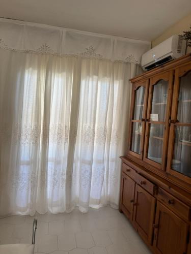 Benalbeach Beauty- Sunny studio with ocean views, balcony, and windows in every room