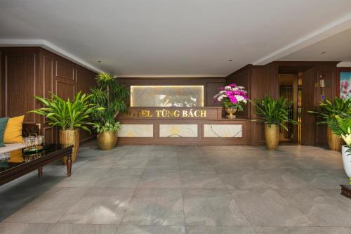 a lobby with potted plants and a sign on the wall at Tung Bach Boutique Hotel in Lãm Dương
