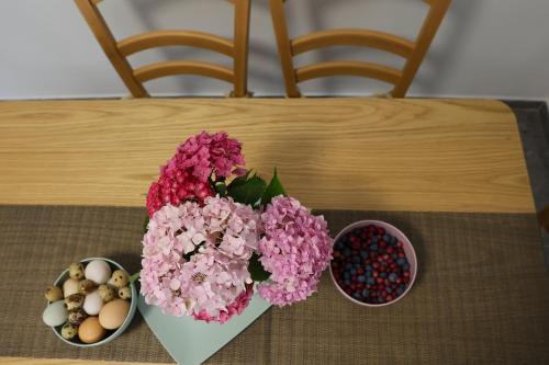 a table with a bunch of flowers and bowls of eggs at Kuća za odmor Marof in Sveti Martin na Muri