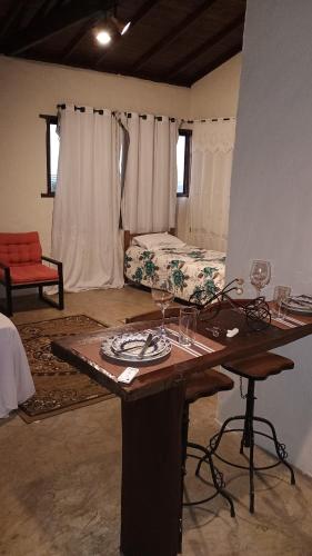 a room with a table with wine glasses on it at Chalé do chá in Ouro Preto