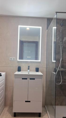 a bathroom with a white sink and a shower at Brisa Marina Apartamento con vistas al mar in Mazagón