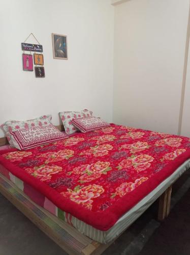 Cama o camas de una habitación en Pine Forest Home stay with Kitchen