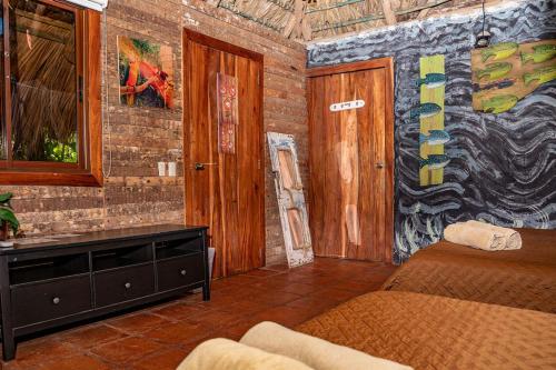 a bedroom with a mural on the wall at Casa El Paraiso, Eco Lodge in Santa Bárbara de Samaná