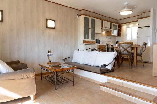 a living room with a couch and a table at AIGUAMARINA - Amor al mar y la vida in L'Ampolla