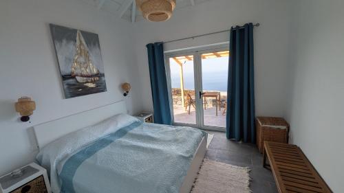 Кровать или кровати в номере Villa PermaVista in Alleinlage und mit Infinity-Pool auf der Sonnenseite