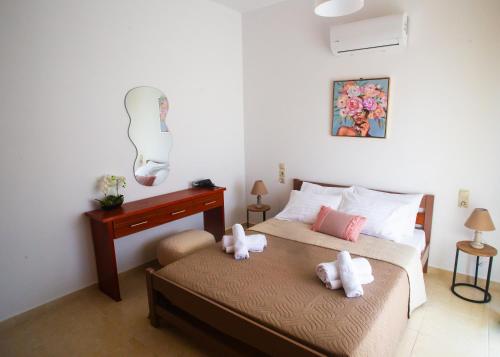 a bedroom with a bed with two stuffed animals on it at LiRa 2 in Kremasti