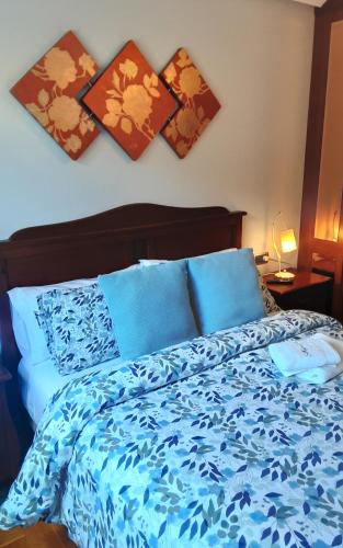 a bedroom with a bed with a blue comforter at Sellamante2 in Ribadesella