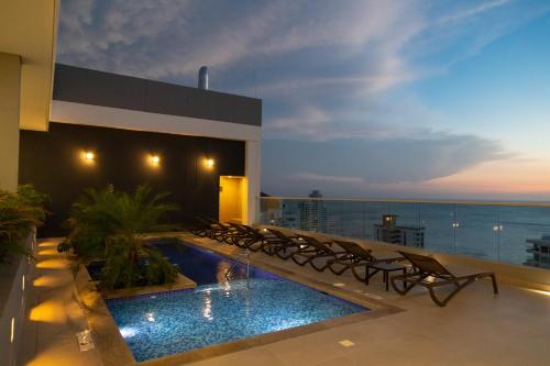 Πισίνα στο ή κοντά στο RODADERO EXCLUSIVO - 2hab Suite a METROS DEL MAR