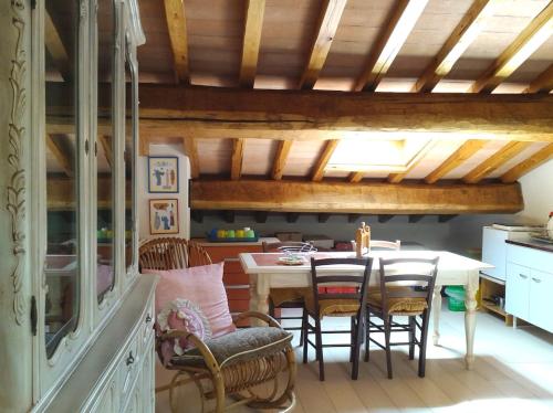 Χώρος καθιστικού στο Luminoso loft a Borgo San Lorenzo zona stazione
