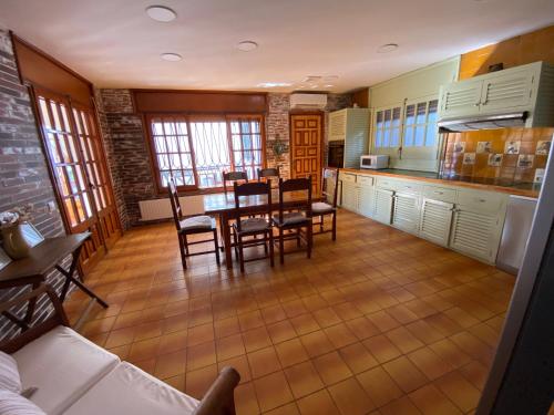 Η κουζίνα ή μικρή κουζίνα στο Villa Allyson B&B