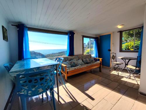 a living room with a couch and a table at Cabañas Vuelo de Gaviotas in Curanipe