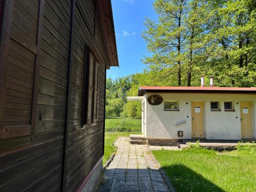 a side view of a barn and a building at Kemp Chatky Nové Město in Náchod