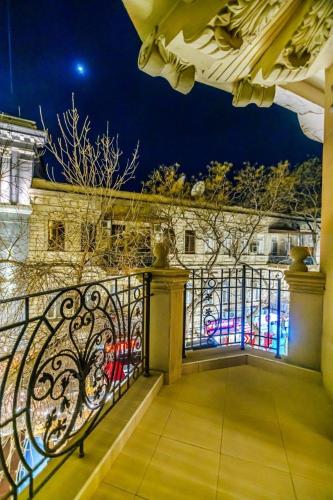 Un balcón o terraza en Four seasons apartment Baku
