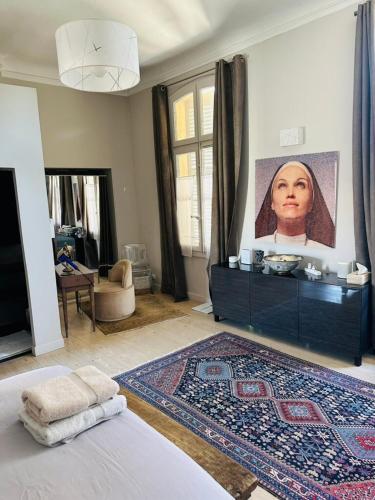 Aix flat in historic center, 17th century building