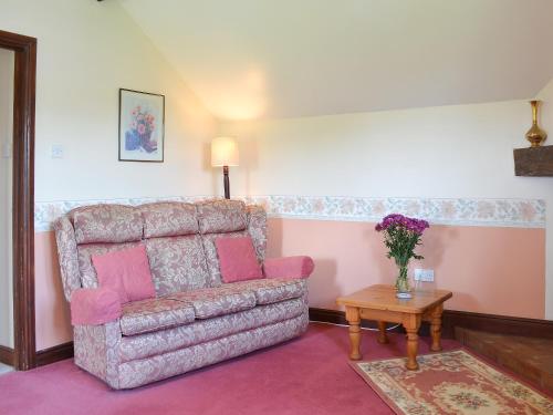 Ruang duduk di The Cider Mill Cottage