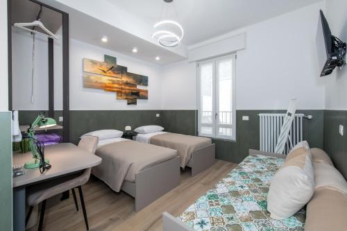 a hospital room with two beds and a table at La Rosa dei Venti in San Donato Milanese
