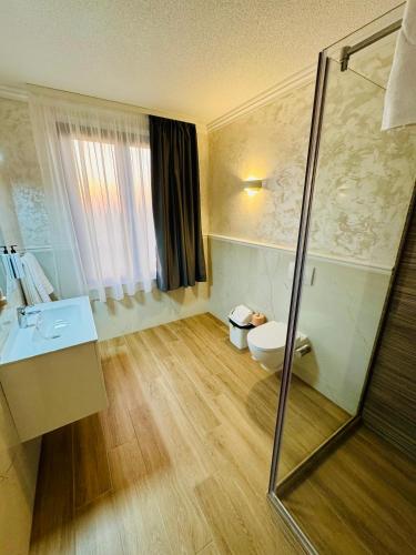 Bilik mandi di Roua Residence