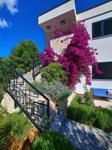 Taman di luar My Place Hvar