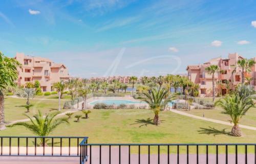 Luxury Renovated Apartment Stunning Views Pool and Golf resort 5star
