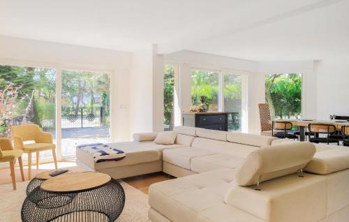 a living room with a white couch and a table at Spacieuse Maison De Ville in Étaples