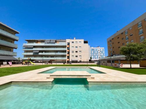 Piscina de la sau aproape de NEW! Apartamento con 2 piscinas, parque infantil, a 1 min de la playa