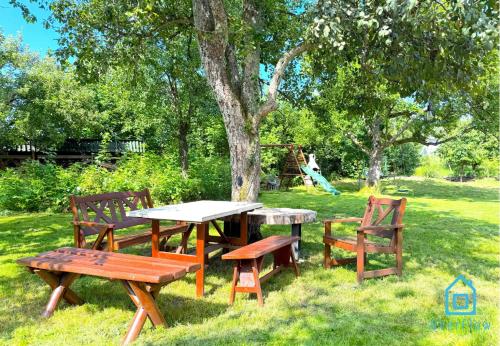 NaWypasie Apartment with Sauna Beautiful Garden SUP Board and Just 30 Minutes from Gdańsk and Gdyniaにある庭