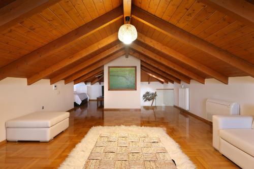 a living room with wooden ceilings and a rug at Rafina Splendor in Rafina