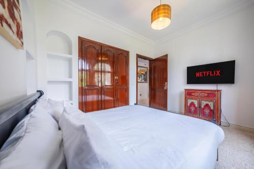 Ένα ή περισσότερα κρεβάτια σε δωμάτιο στο Seabreeze 2BR Haven Ocean Walk and Sunsets