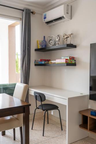 Χώρος καθιστικού στο Seabreeze 2BR Haven Ocean Walk and Sunsets